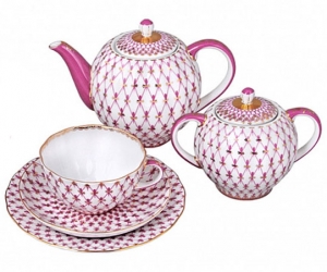 https://www.lomonosov-russia.com/sites/default/files/styles/product_detail/public/Tea%20Set%20Tulip%20Red%20Net%20Blues%20Lomonosov%20Porcelain.jpg?itok=phcWRZ6o