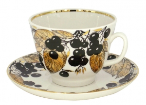 Image of A black chokeberry teacup