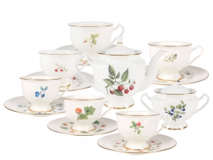 Lomonosov Porcelain Bone China Tea Set Flowers and Berries Lomonosov Porcelain Bone China Tea Set Flowers and Berries
